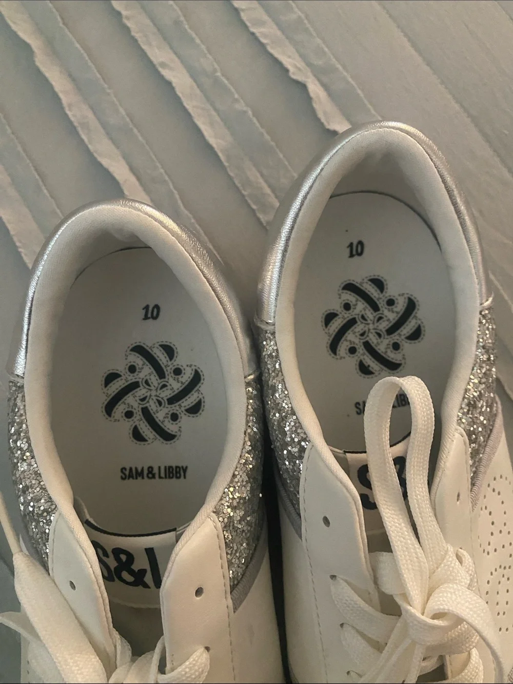 Sam & Libby White and Silver Glitter Low-Top Sneakers size 10